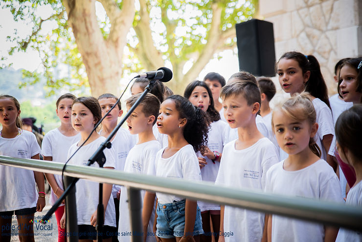 Votre enfant aime chanter : et si son éveil à la musique passait par le chant choral ?